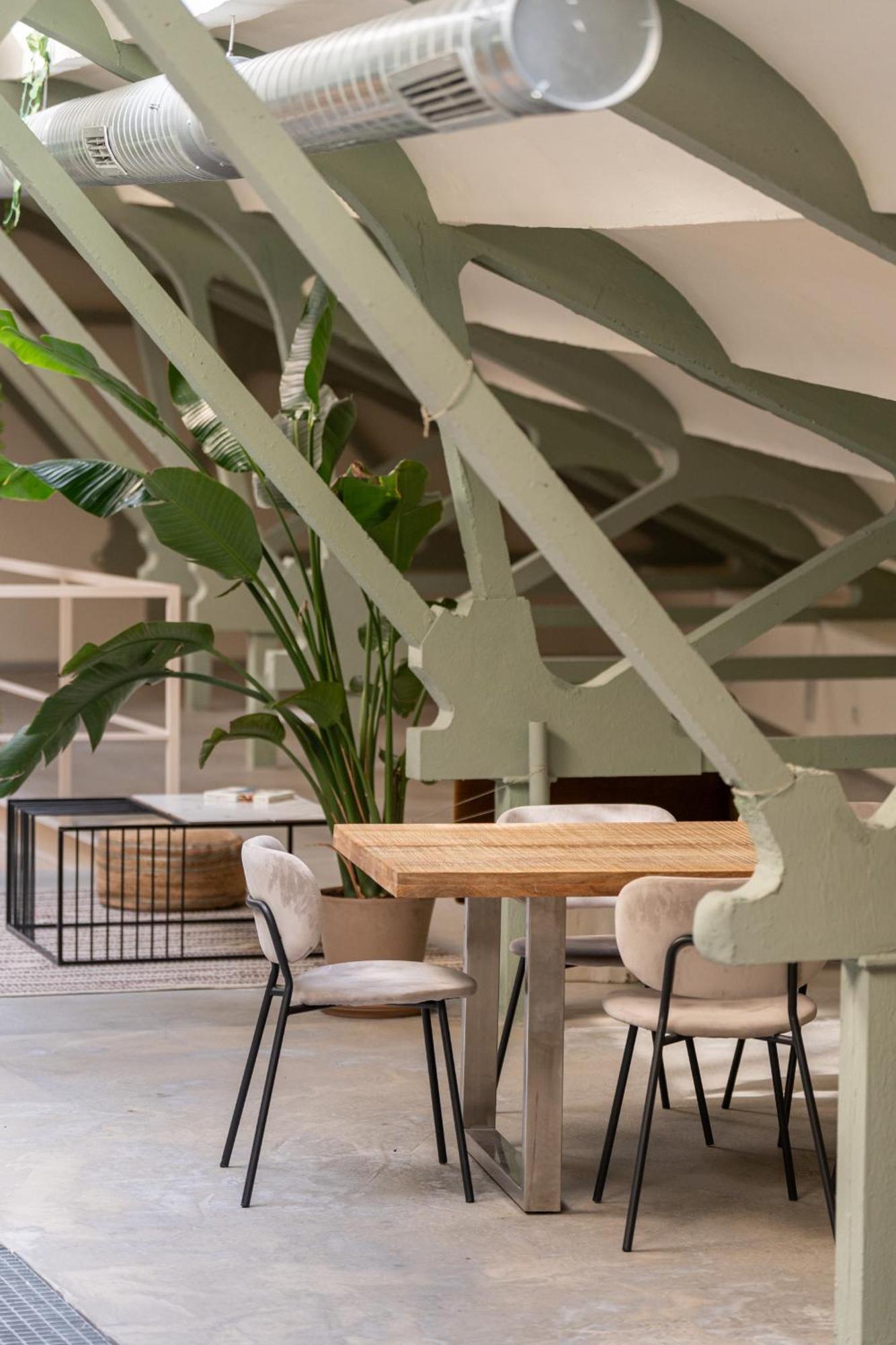 Ola Living Hostal Tetuan Мадрид Екстериор снимка